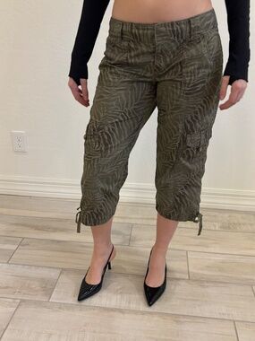 Vintage Express Y2K Olive Green Zebra Print Cargo Capri Pants - Size 6